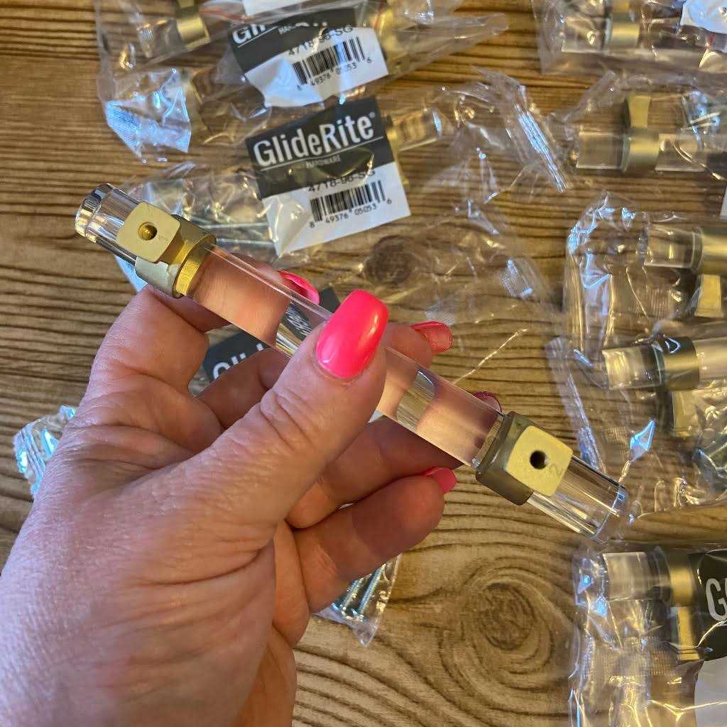 GlideRite 3.75 in. Center Acrylic Cabinet Bar - Image 4