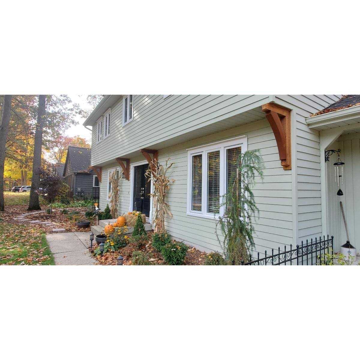 Ekena Millwork BKT04X24X24THR06RWR 4W x 24D x 24H Thorton Slat Rough Sawn Bracket - Image 4