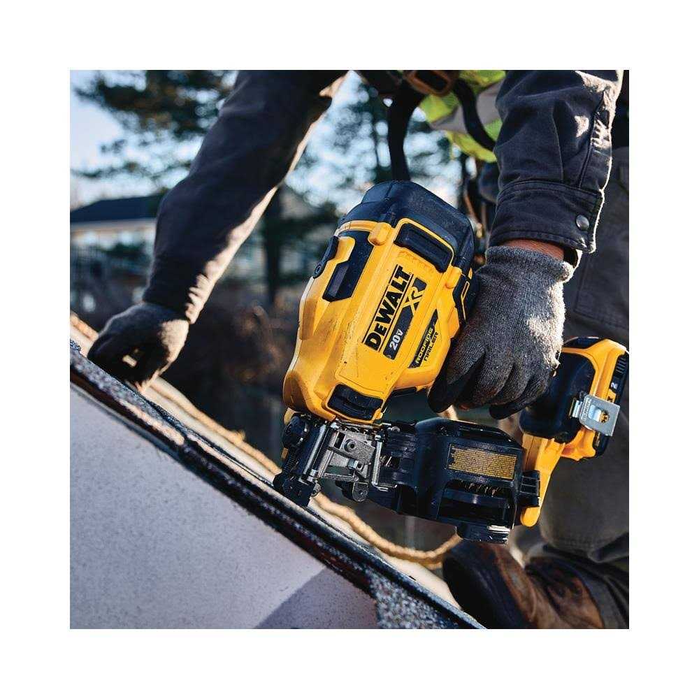 DeWalt 20V MAX 15 Cordless Coil Roofing Nailer DCN45RNB - Image 3