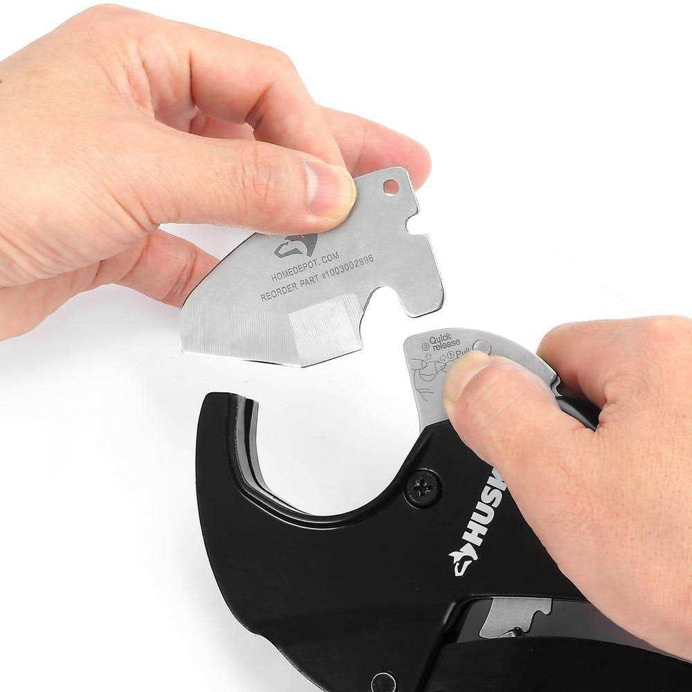 Husky 1-1/4 in. Ratcheting PVC Cutter 1003002231 - Image 3