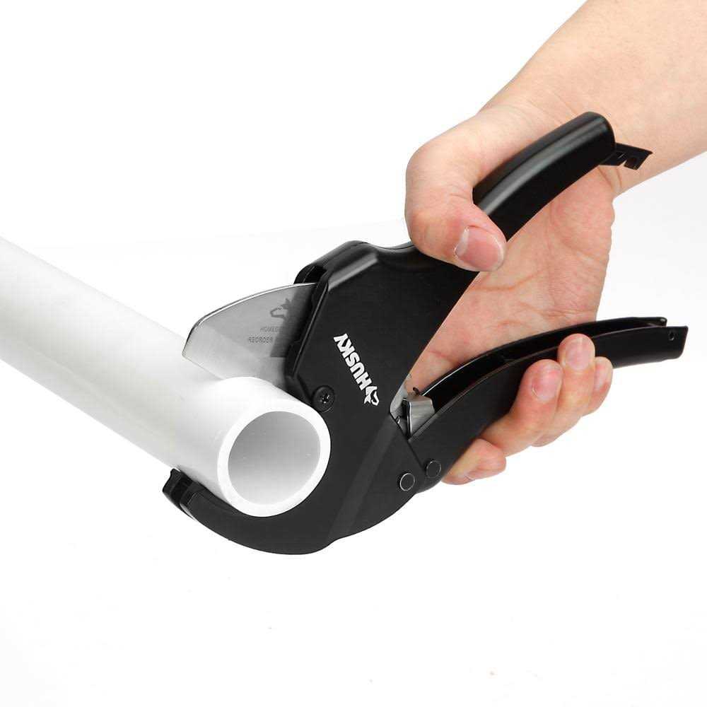 Husky 1-1/4 in. Ratcheting PVC Cutter 1003002231 - Image 4