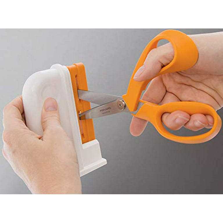 Fiskars Universal Scissors Sharpener - Image 4