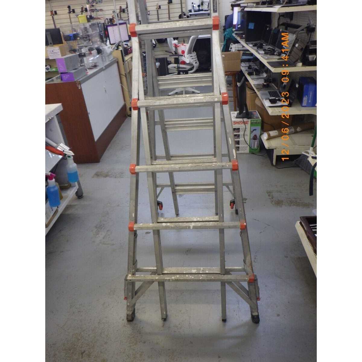 Little Giant Ladders Leveler M26 with Leg Levelers and AirDeck Ports 26-ft Reach Type 1a- 300-lb Load Capacity Telescoping Multi-Position Ladder