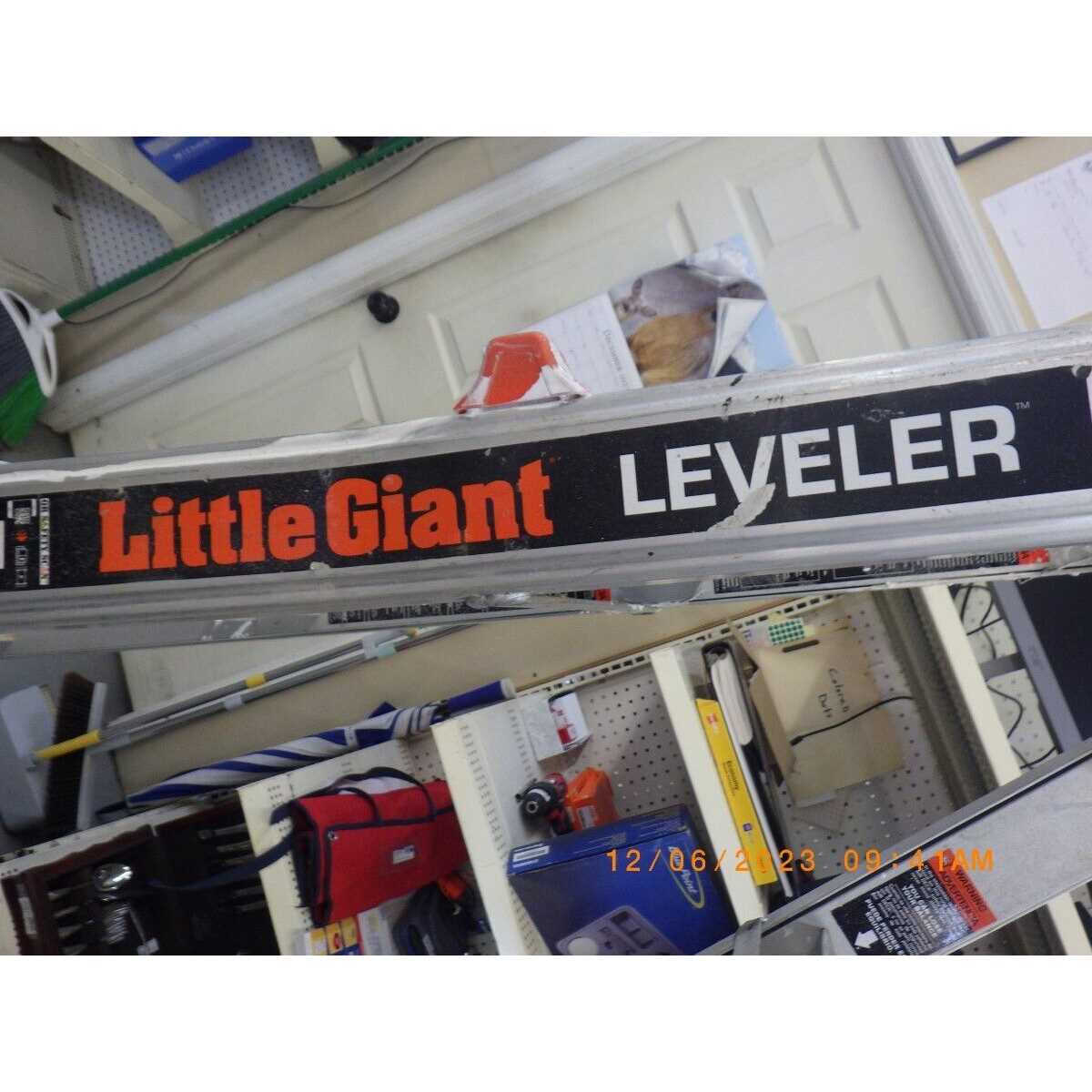 Little Giant Ladders Leveler M26 with Leg Levelers and AirDeck Ports 26-ft Reach Type 1a- 300-lb Load Capacity Telescoping Multi-Position Ladder - Image 2
