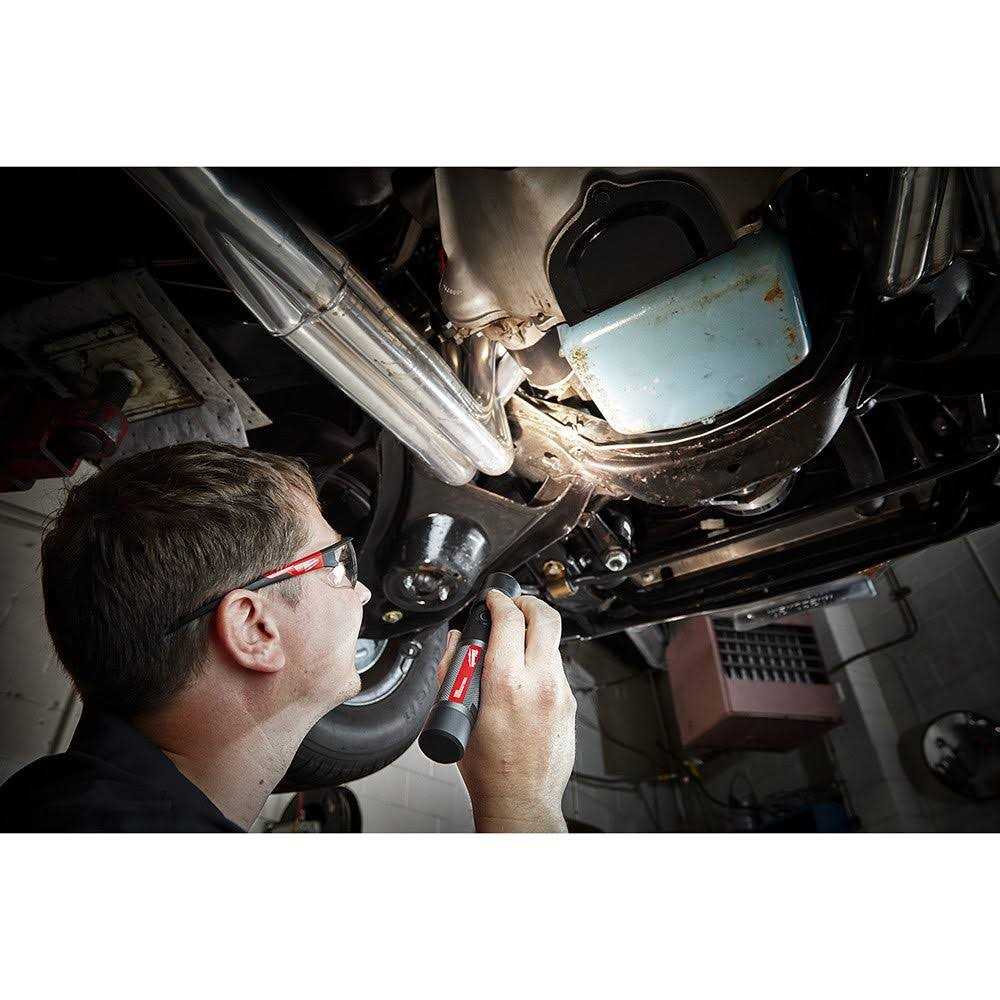 Milwaukee 2161-21 USB Rechargeable Twist Focus Flashlight - Image 5