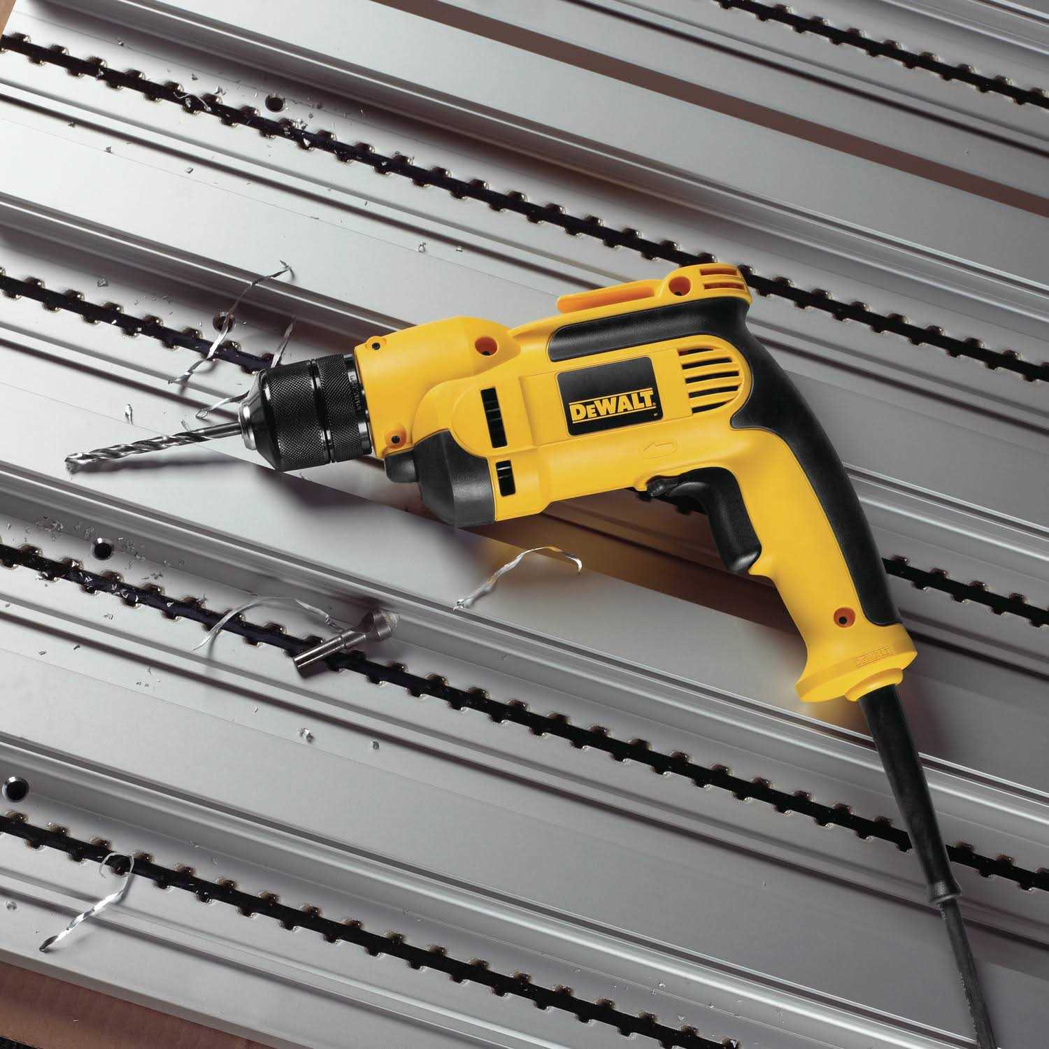 Dewalt 8A 3/8 Variable Speed Drill - Image 4