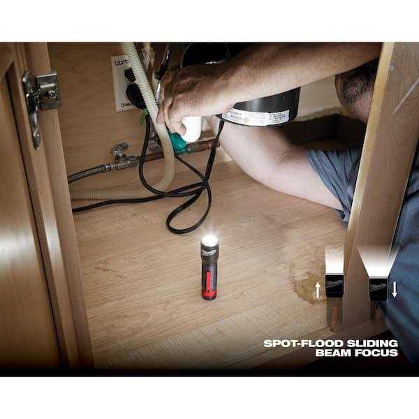Milwaukee LED Focusing Flashlight 2107S - Image 4