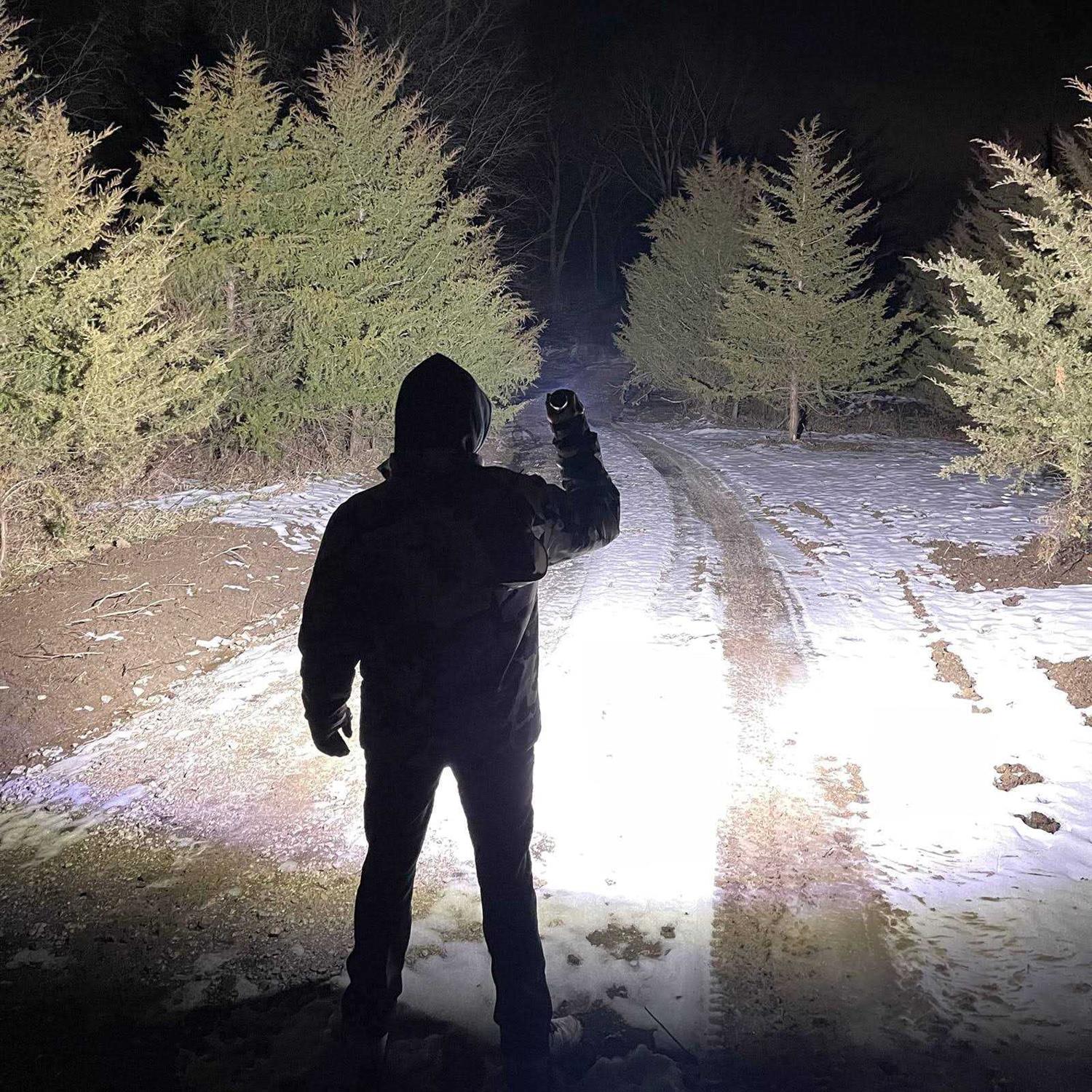 Kodiak Kolossus 15000 Lumen Rechargeable Flashlight - Image 4