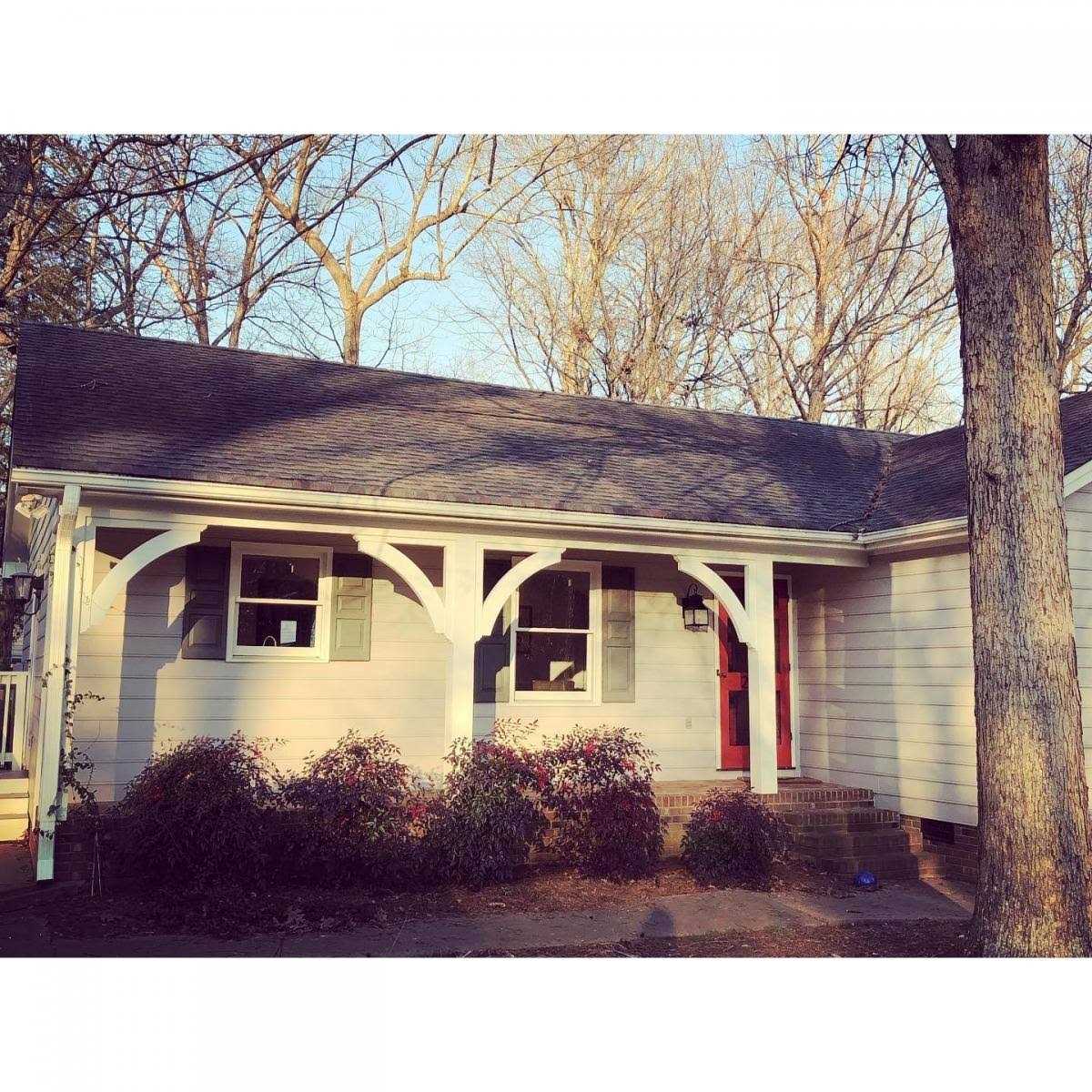 Standard Thorton Architectural Grade PVC Bracket with Traditional Ends Ekena Millwork - Image 4