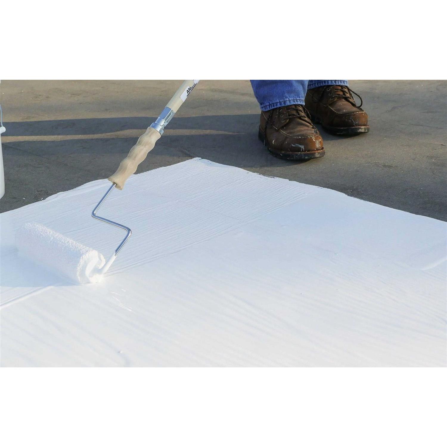 White Rust-Oleum Elastomeric Roof Coating 301904 - Image 5