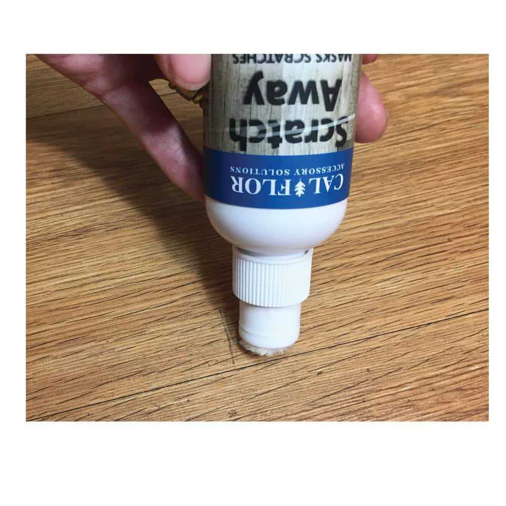 Calflor 4 oz. Vinyl ScratchAway Scratch Concealing Dauber - Image 2