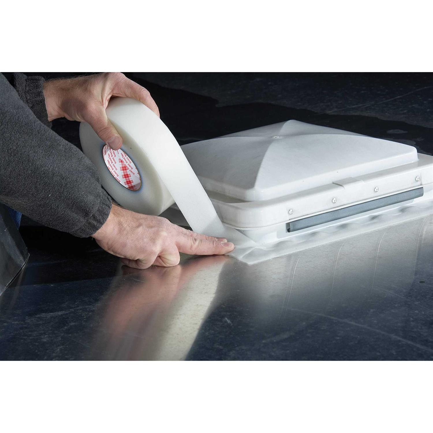 3M Extreme Sealing Tape 4411N Translucent 1 1/2 in x 5 yd - Image 5