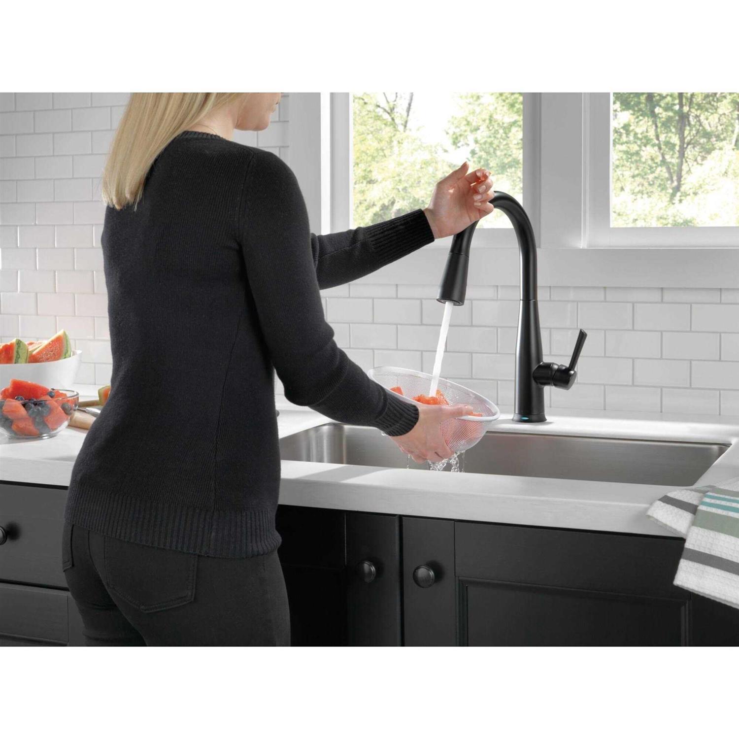 Delta Essa Single Handle Pull-Down Kitchen Faucet with Touch2O Technology - Image 5