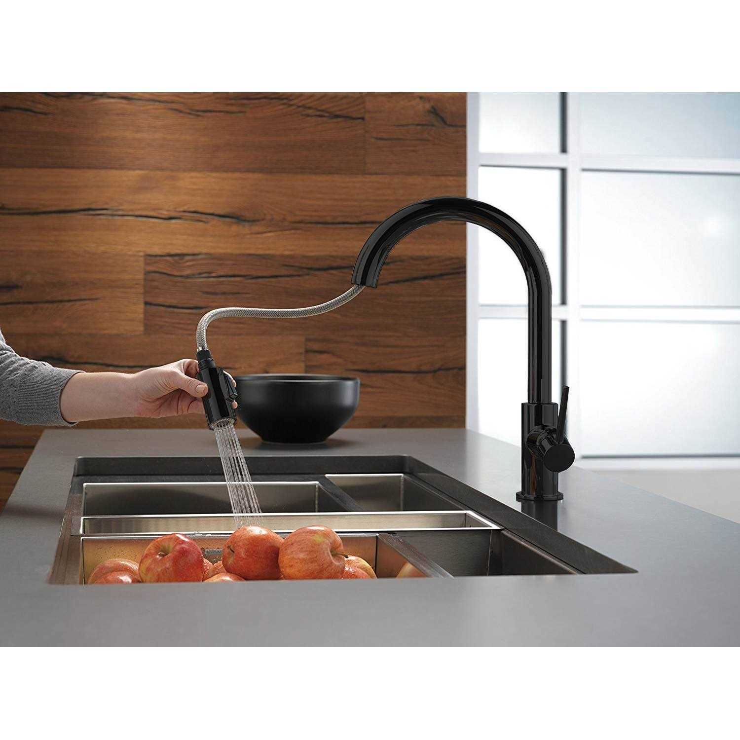 Delta Trinsic Single Handle Pull-Down Kitchen Faucet 9159-BL-DST - Image 5