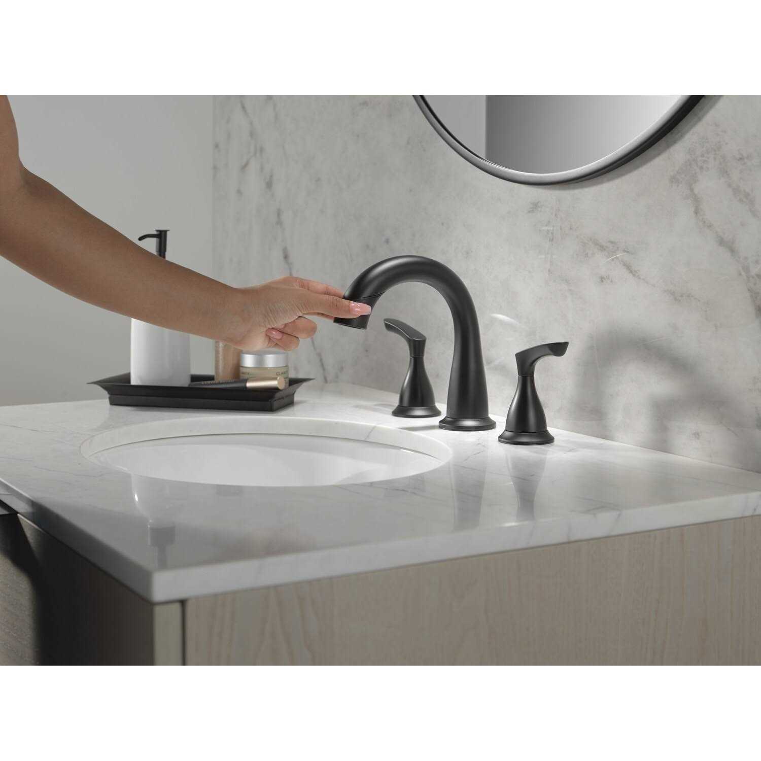 Delta Broadmoor Two-Handle Widespread Pull-Down Bathroom Faucet - Image 3