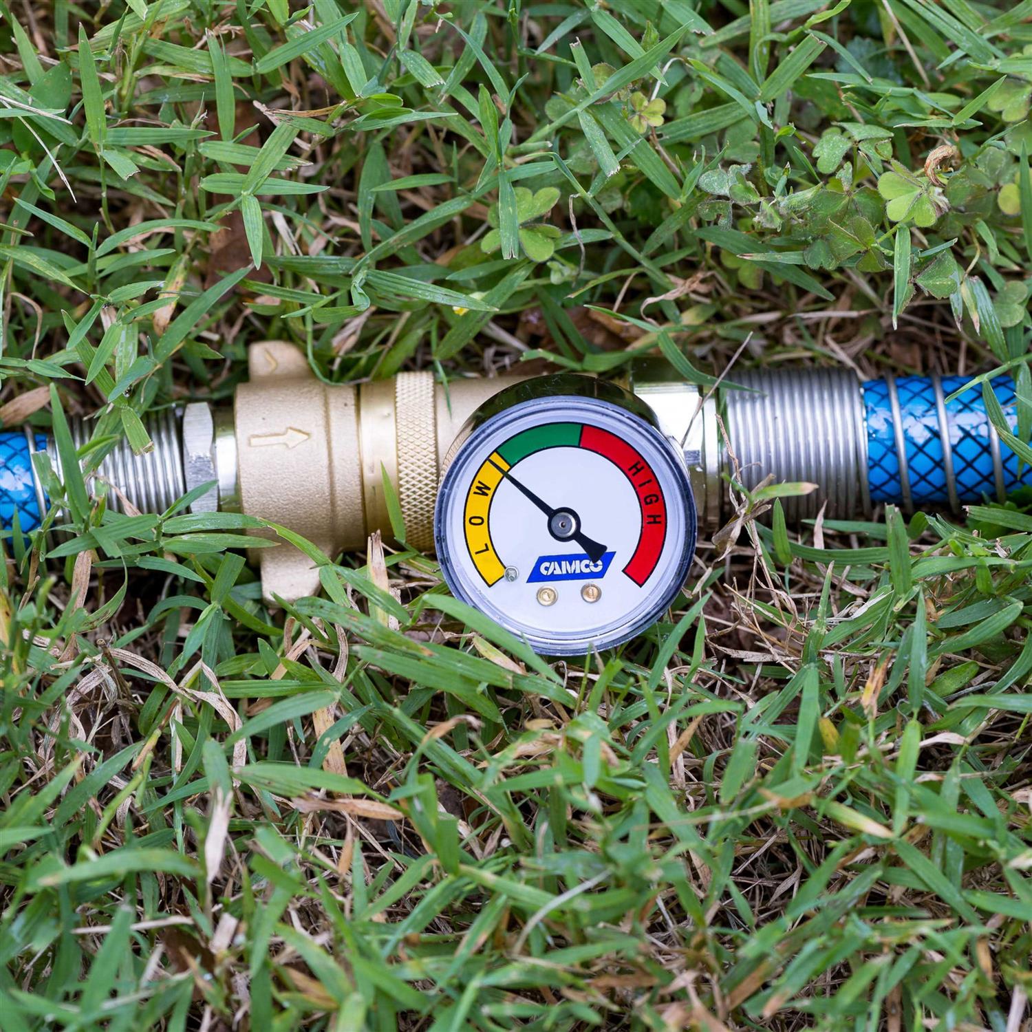 Camco Brass Water Pressure Regulator with Gauge - Image 5