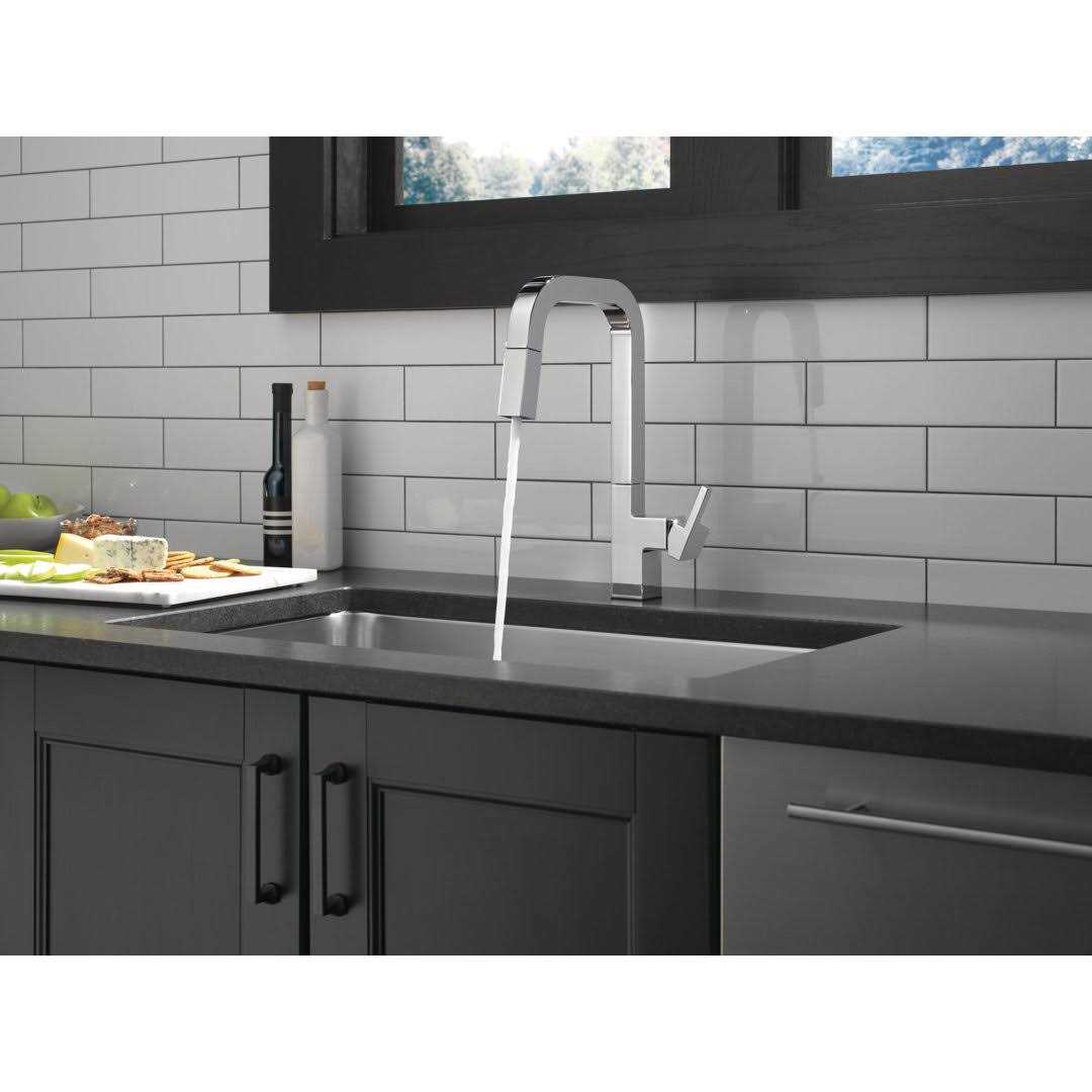 Delta Junction Pull Down Single Kitchen Faucet - Image 3
