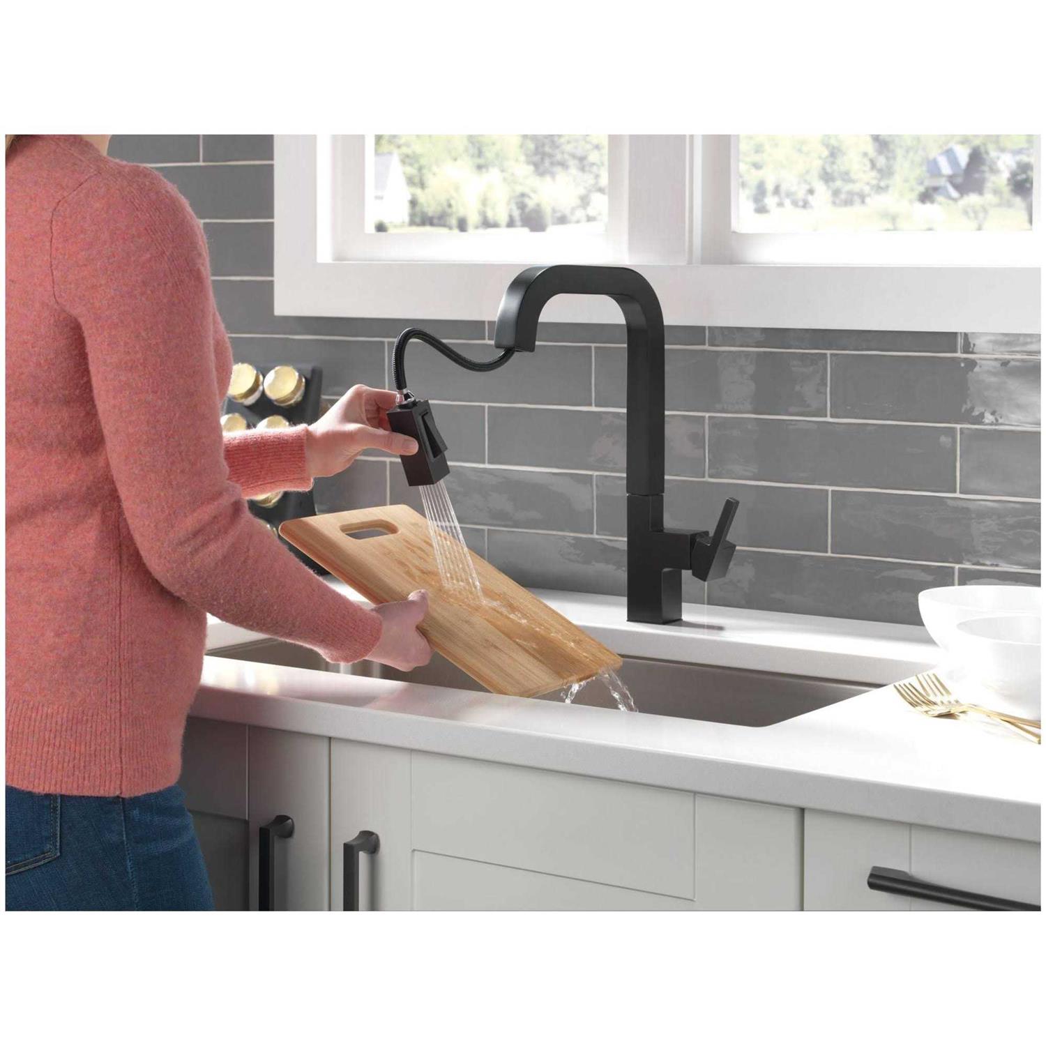 Delta Junction Pull Down Single Kitchen Faucet - Image 5