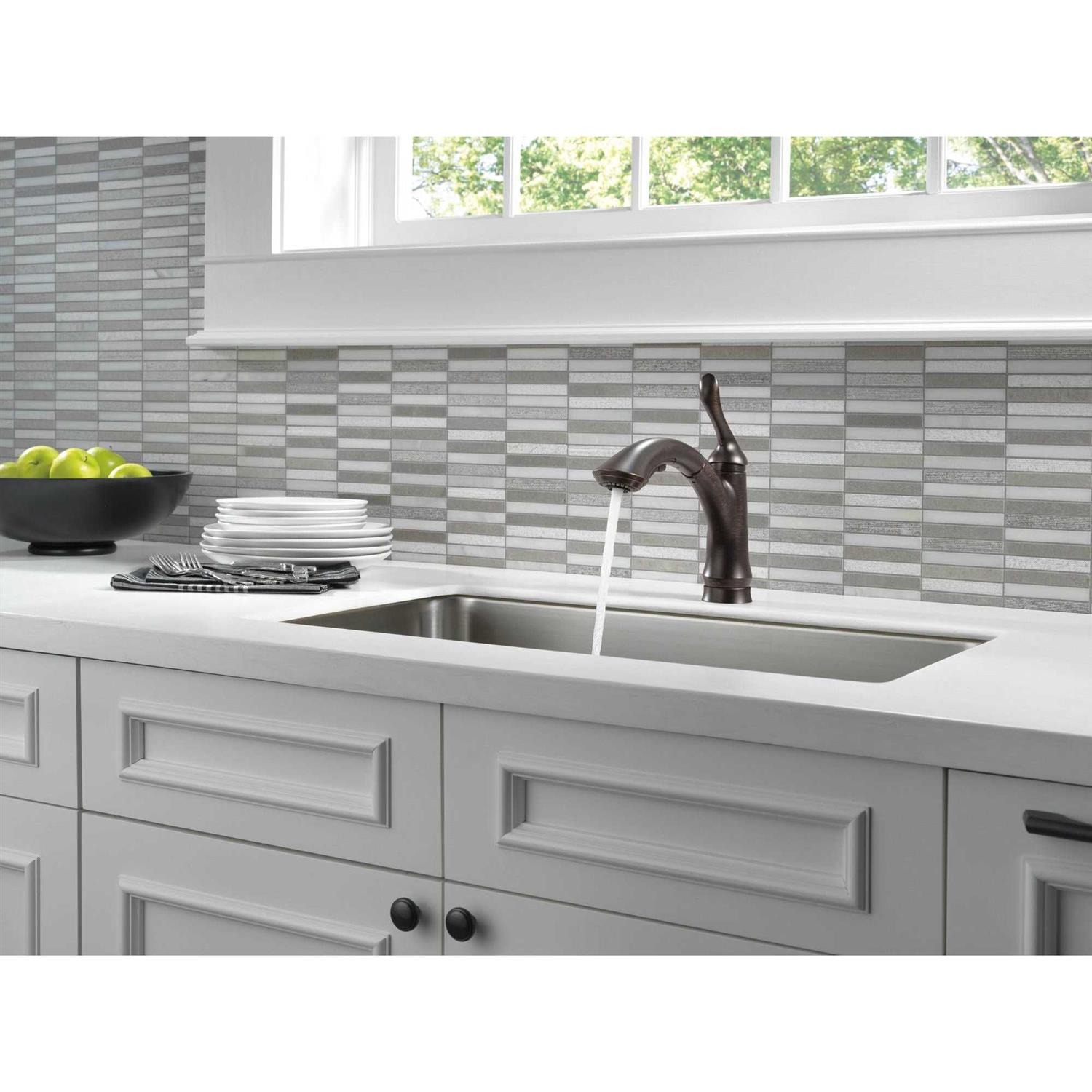Delta Linden Single Handle Pull-Out Kitchen Faucet 4353-DST - Image 3
